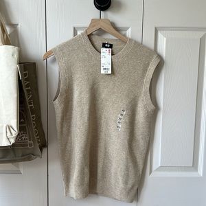 Uniqlo Sleeveless Vest in Oatmeal